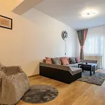 Mm Aparthotel Near To Coresi Mall With Free Parking