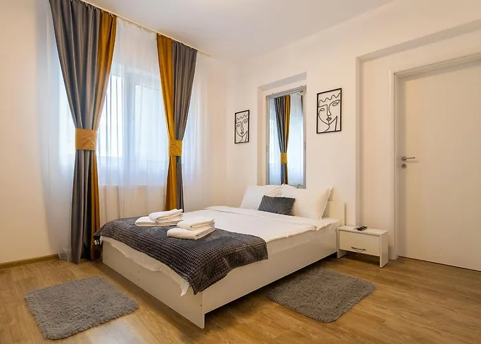 Mm Aparthotel Near To Coresi Mall With Free Parking