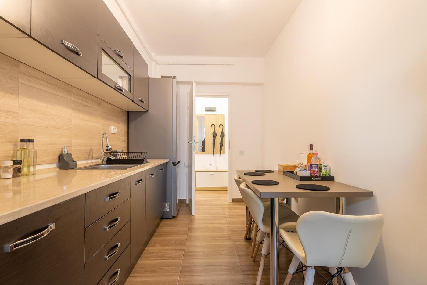 Mm Near To Coresi Mall With Free Parking *