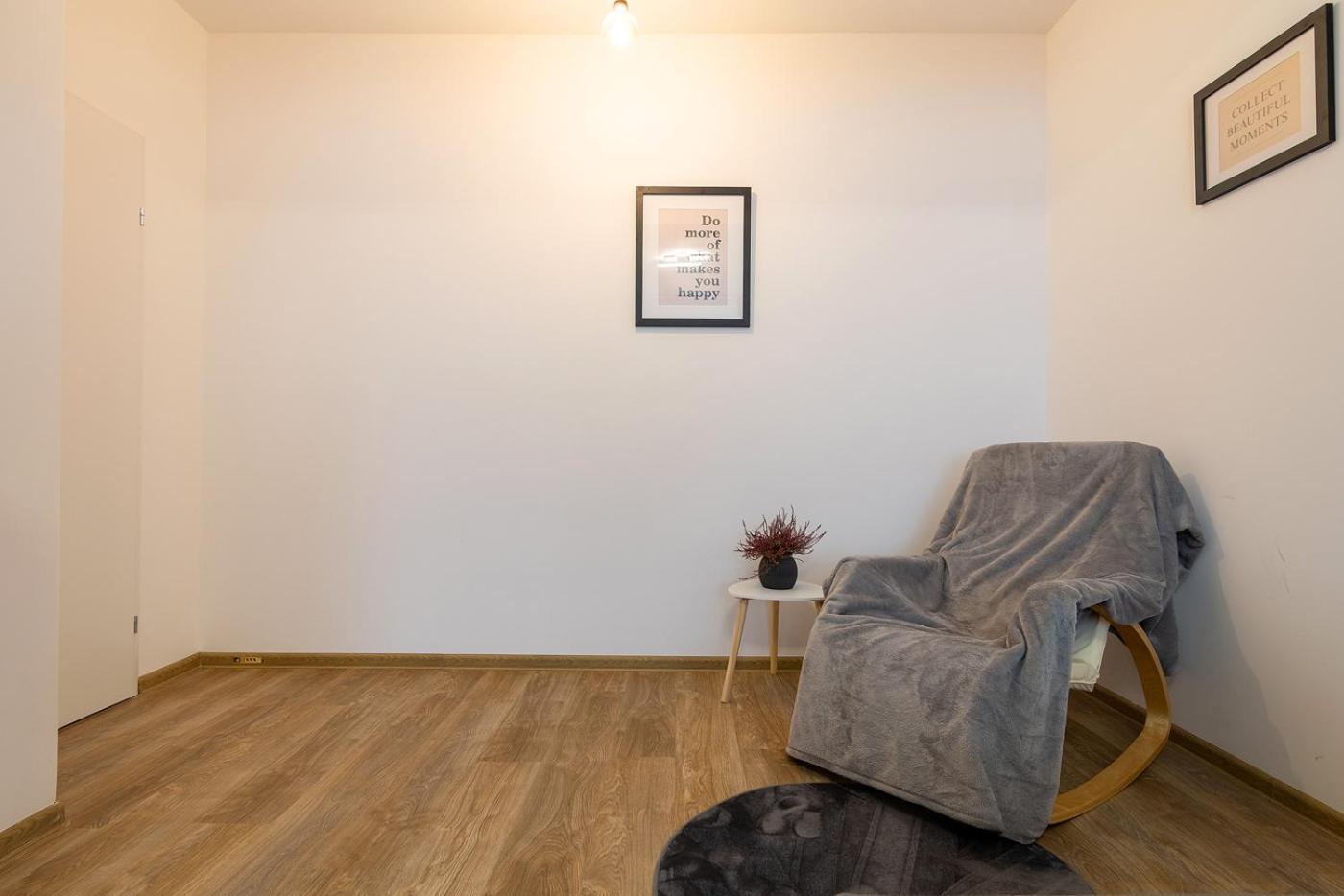 Apartment Mm Near To Coresi Mall With Free Parking *