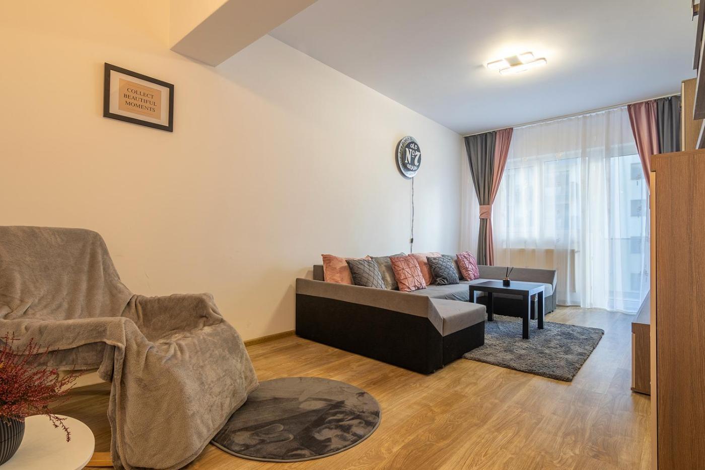 Mm Near To Coresi Mall With Free Parking Apartment *