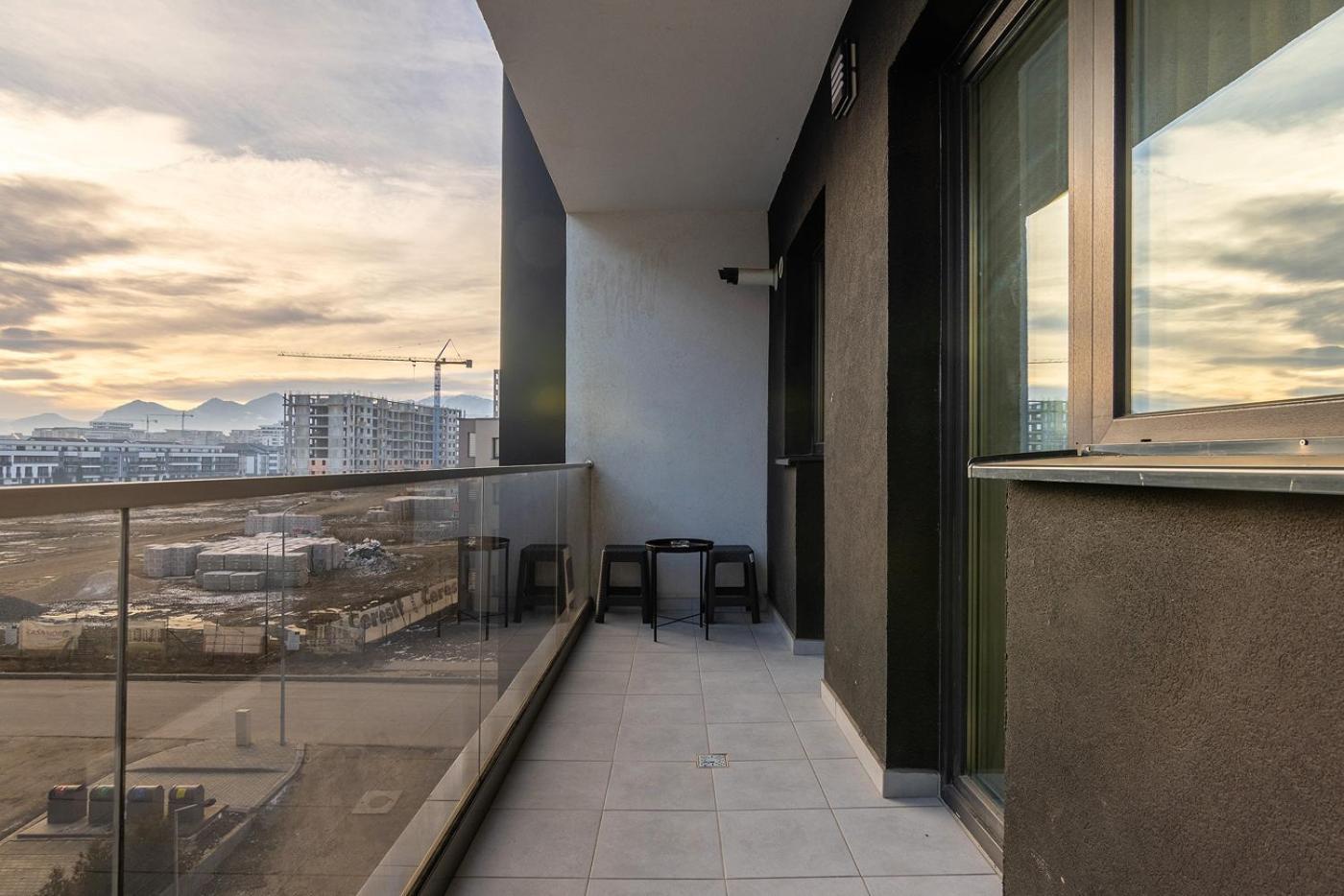 Mm Near To Coresi Mall With Free Parking Apartment Brașov