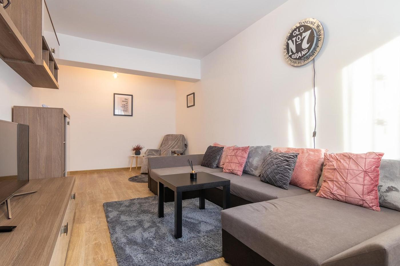 Apartment Mm Near To Coresi Mall With Free Parking Brașov
