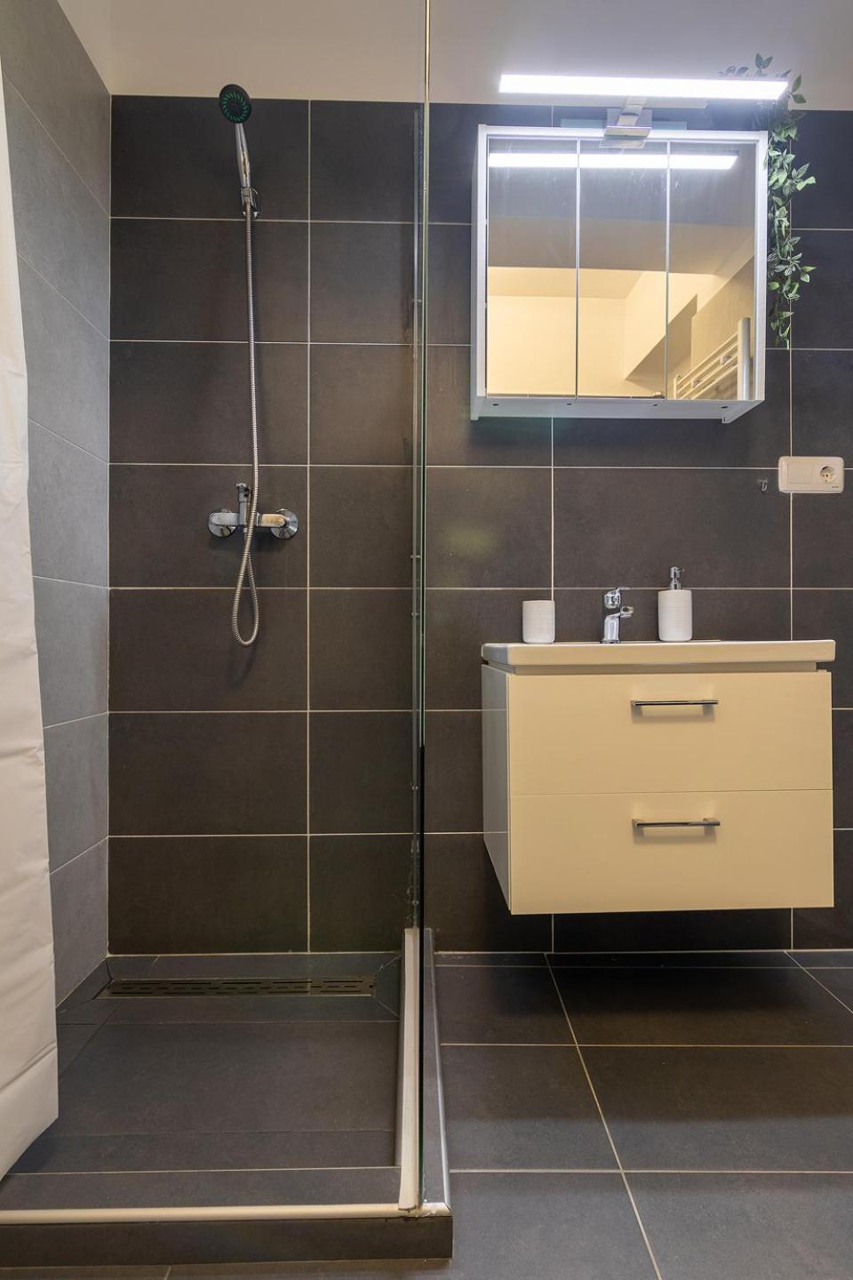 Mm Near To Coresi Mall With Free Parking * Brașov