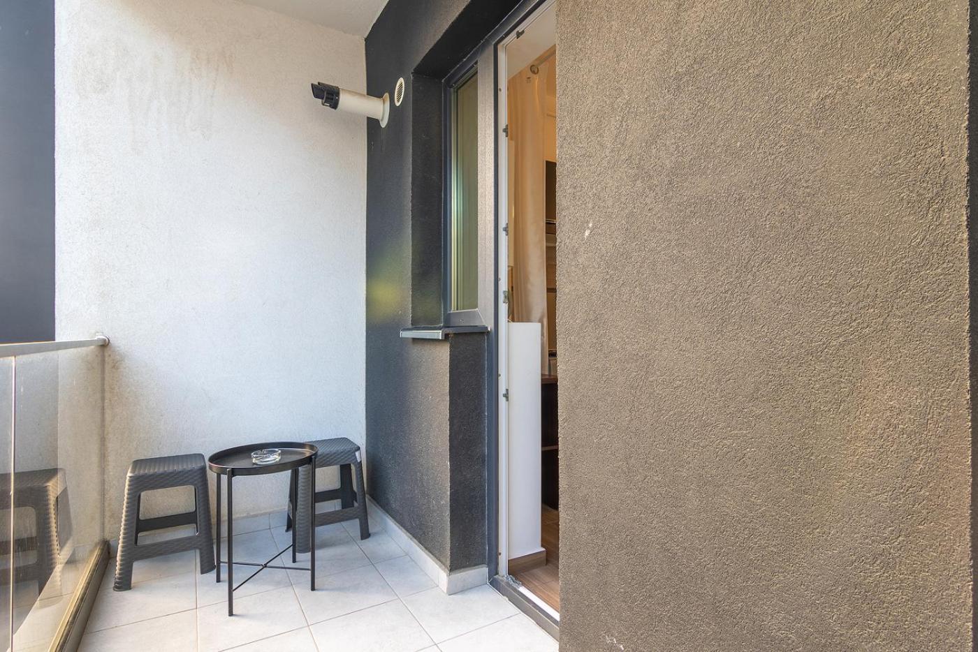 Apartment Mm Near To Coresi Mall With Free Parking