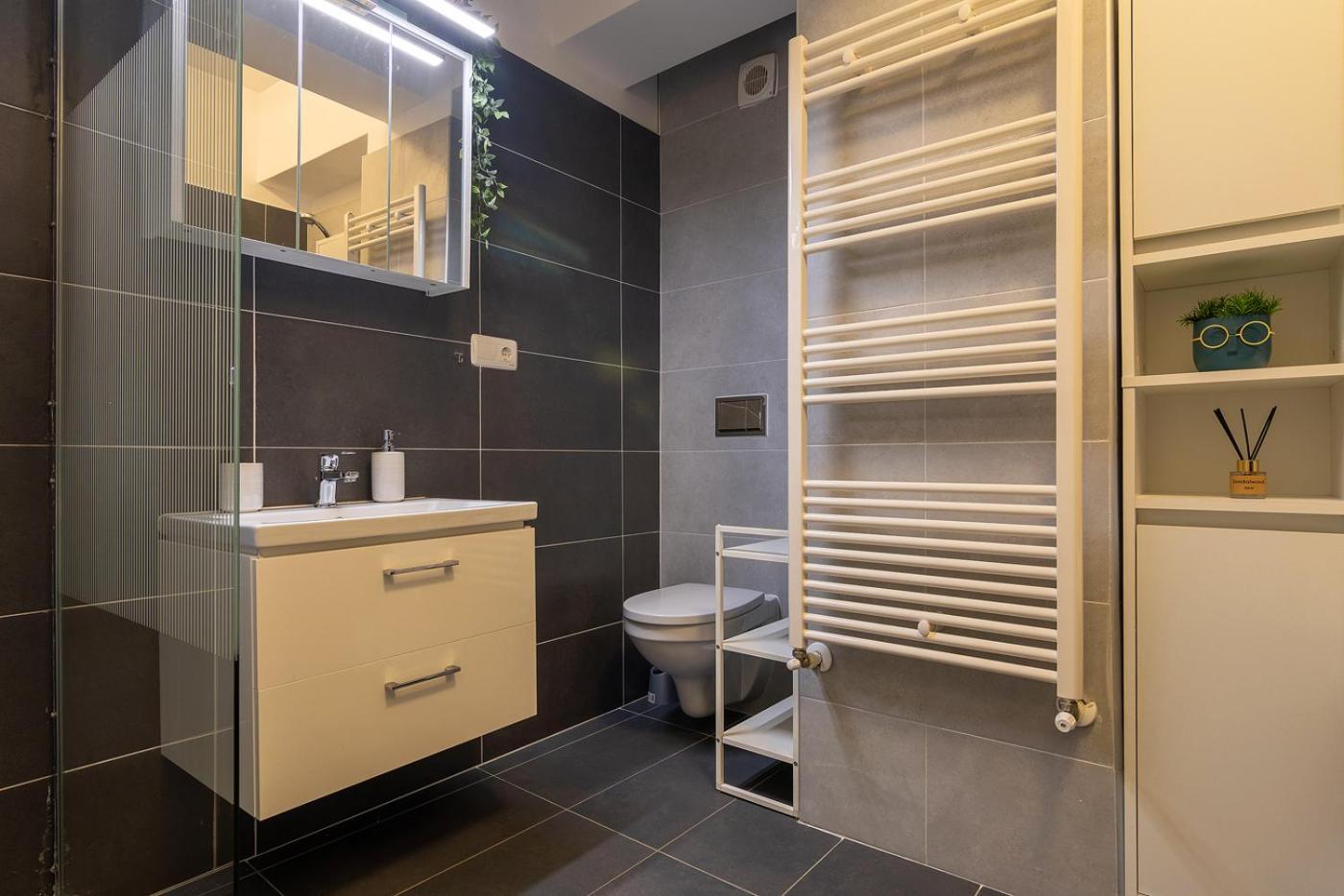 Mm Near To Coresi Mall With Free Parking Brașov
