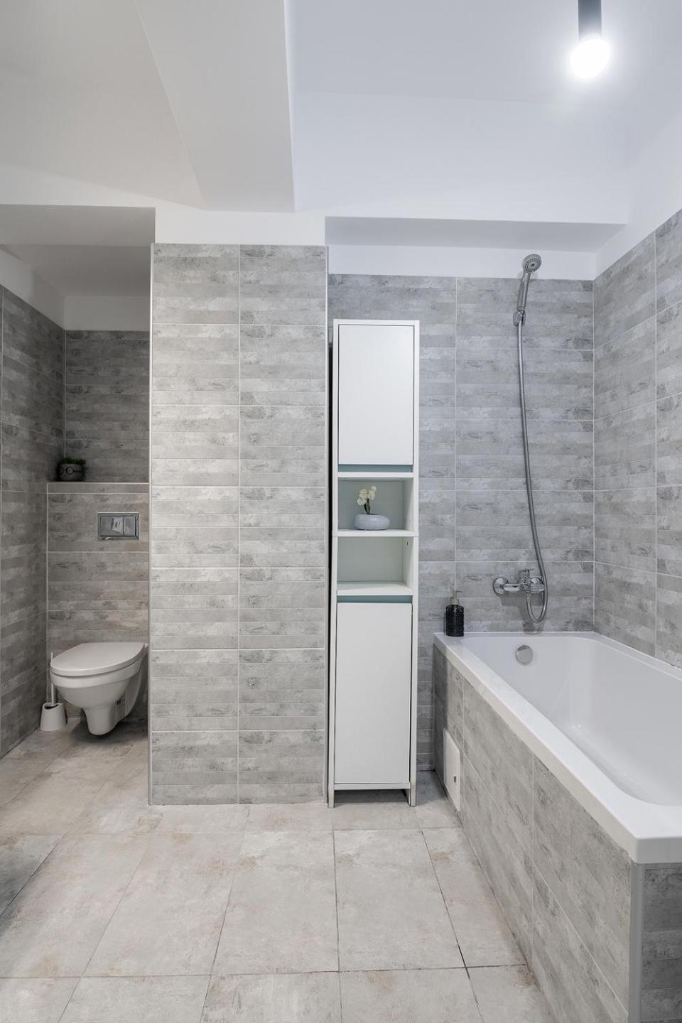 Mm Near To Coresi Mall With Free Parking Apartment