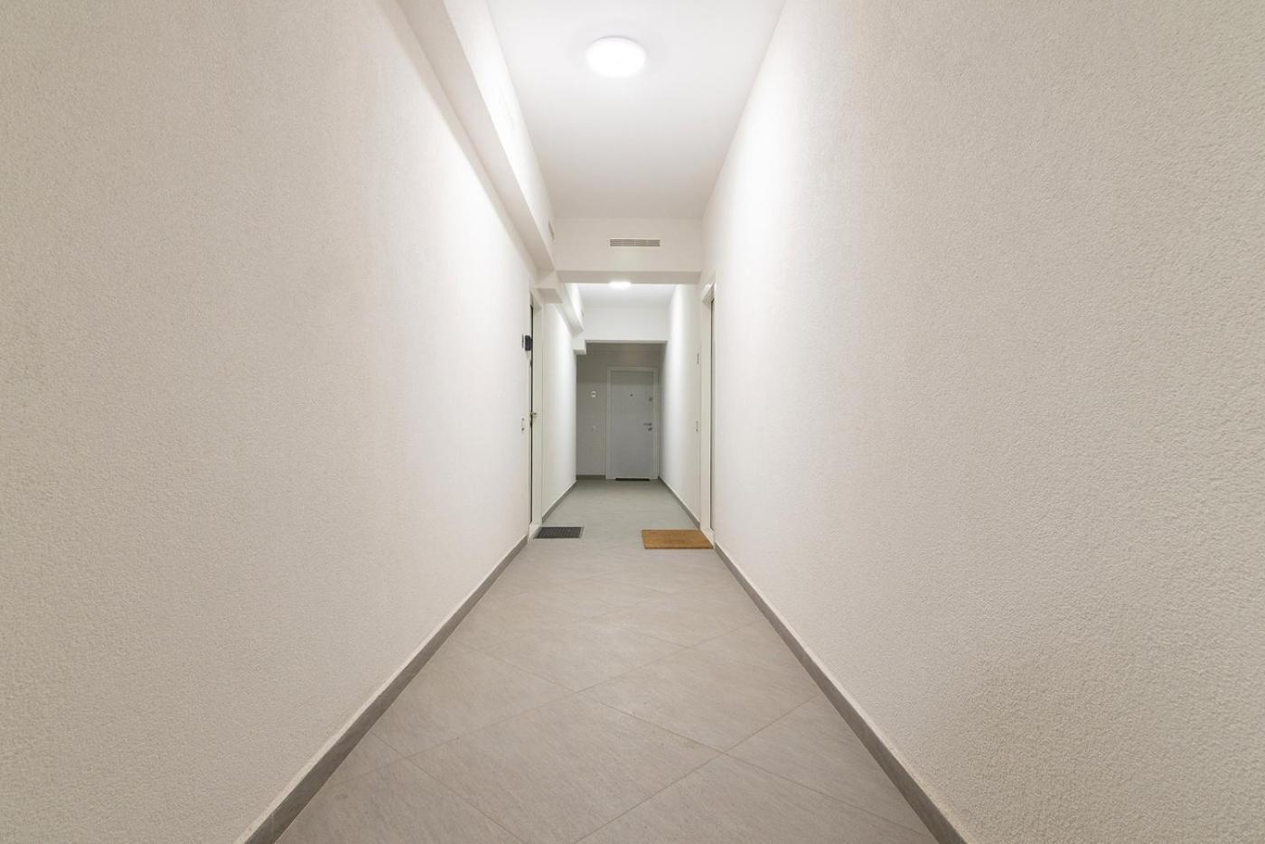 Mm Near To Coresi Mall With Free Parking Apartment *