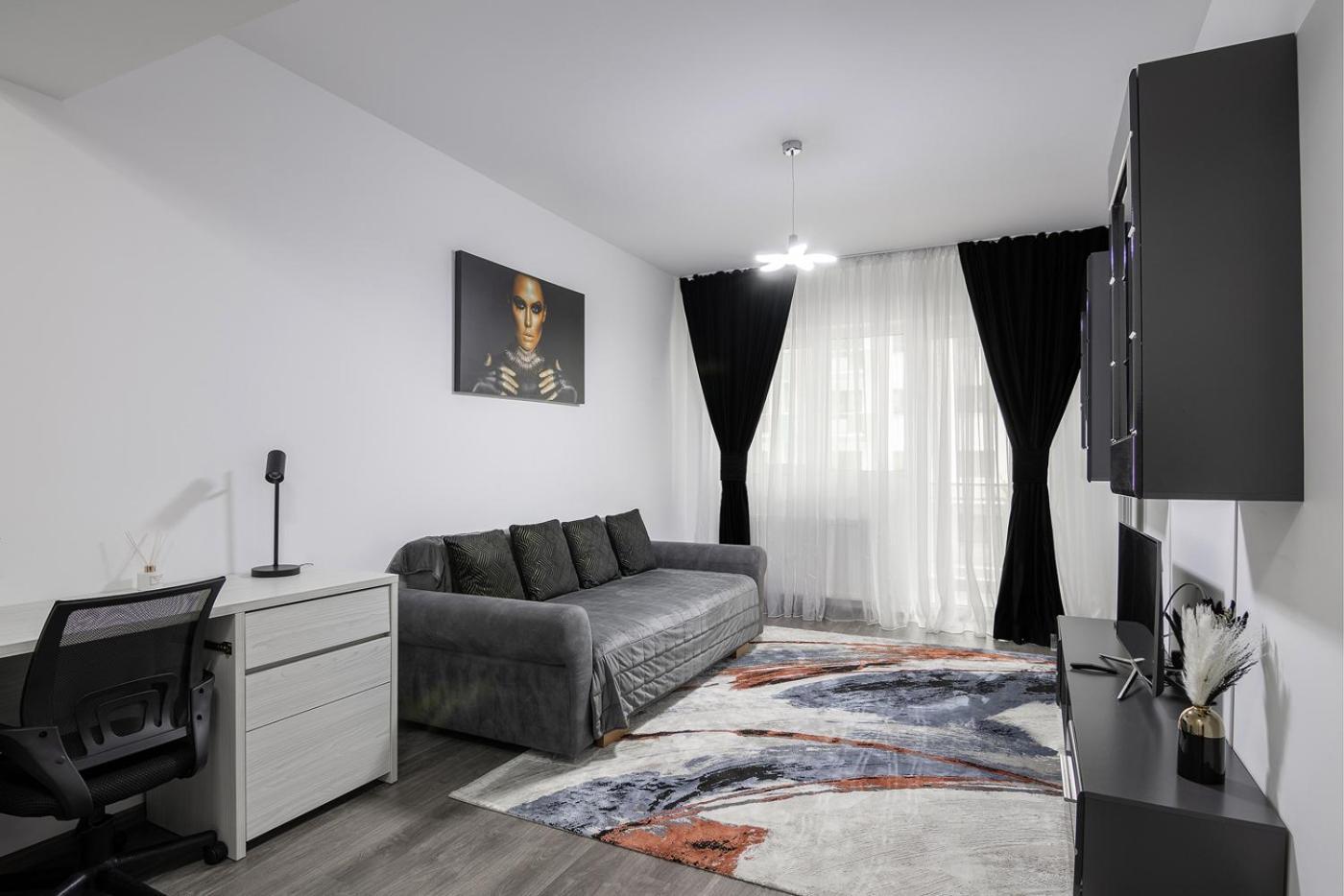 Apartment Mm Near To Coresi Mall With Free Parking