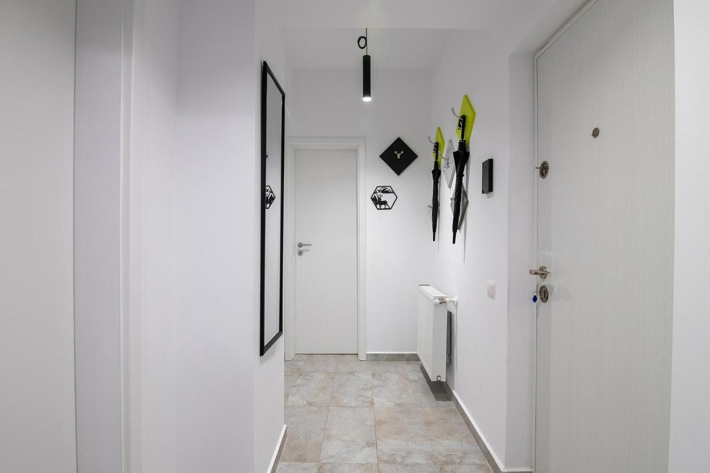 Mm Near To Coresi Mall With Free Parking Apartment