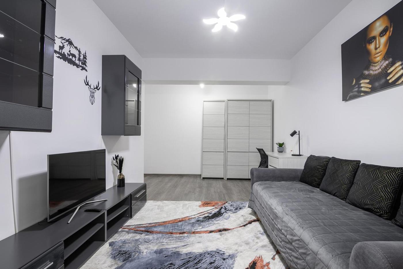 Mm Near To Coresi Mall With Free Parking
