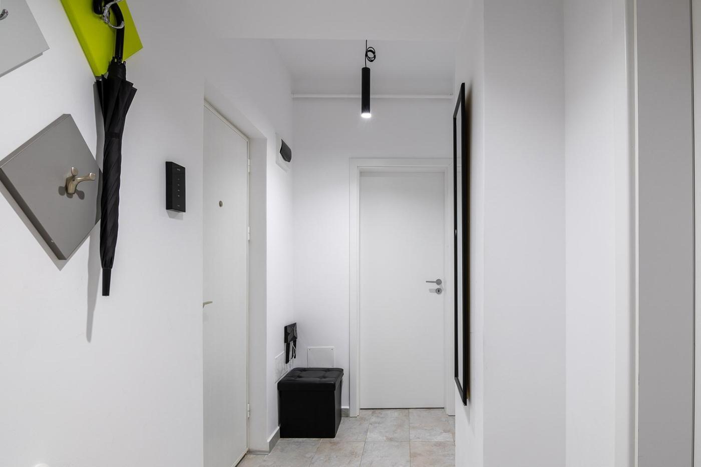 Apartment Mm Near To Coresi Mall With Free Parking