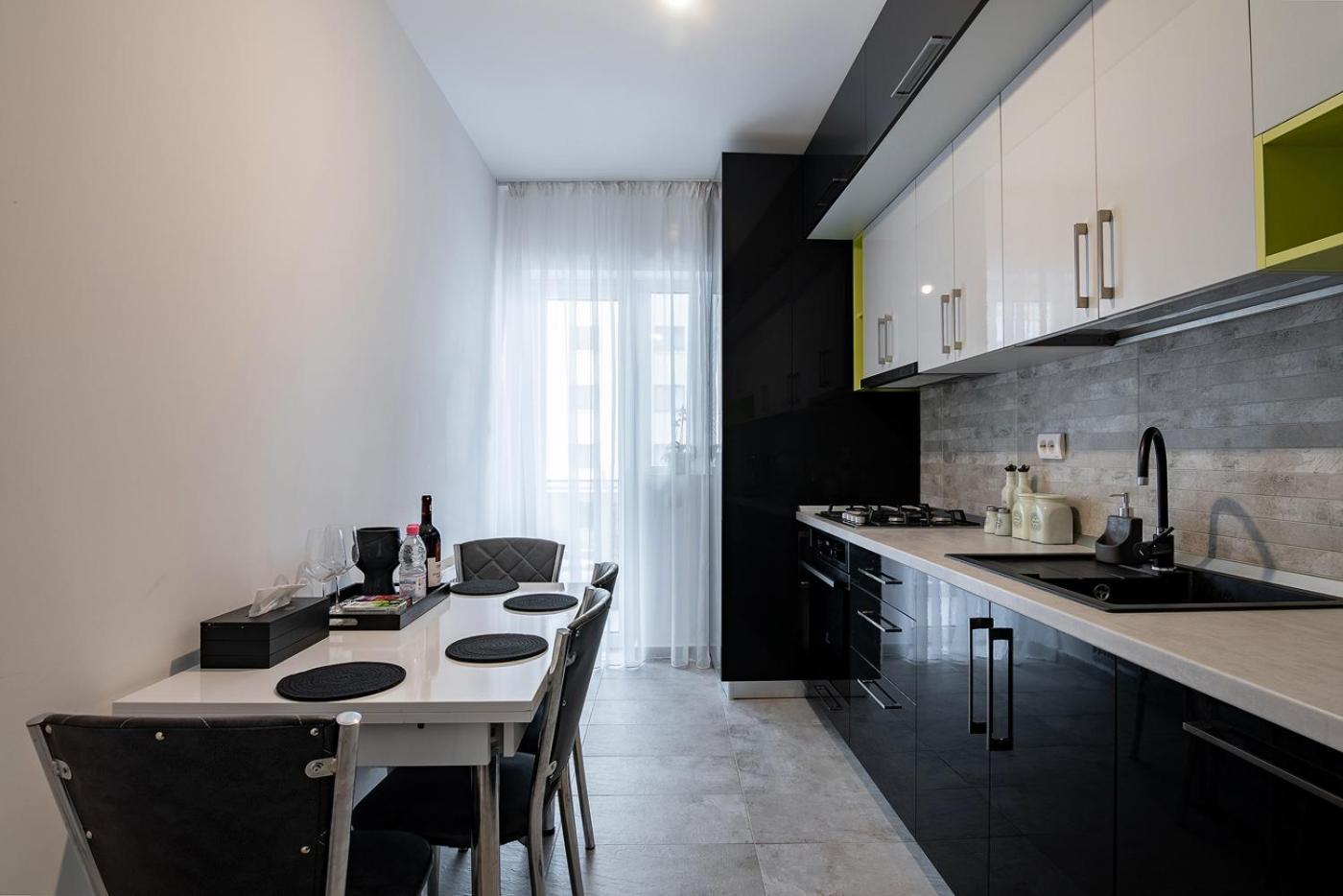 Mm Near To Coresi Mall With Free Parking *